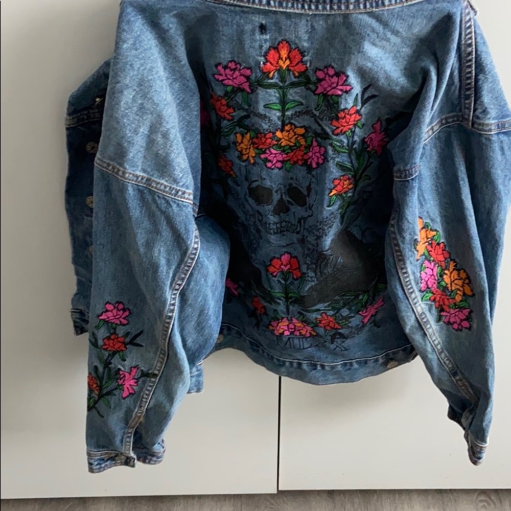 Jean jacket - Picture 2 of 11